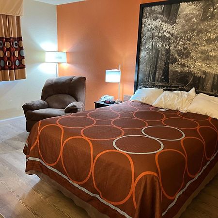 Super 8 By Wyndham Altoona Hotell Eksteriør bilde
