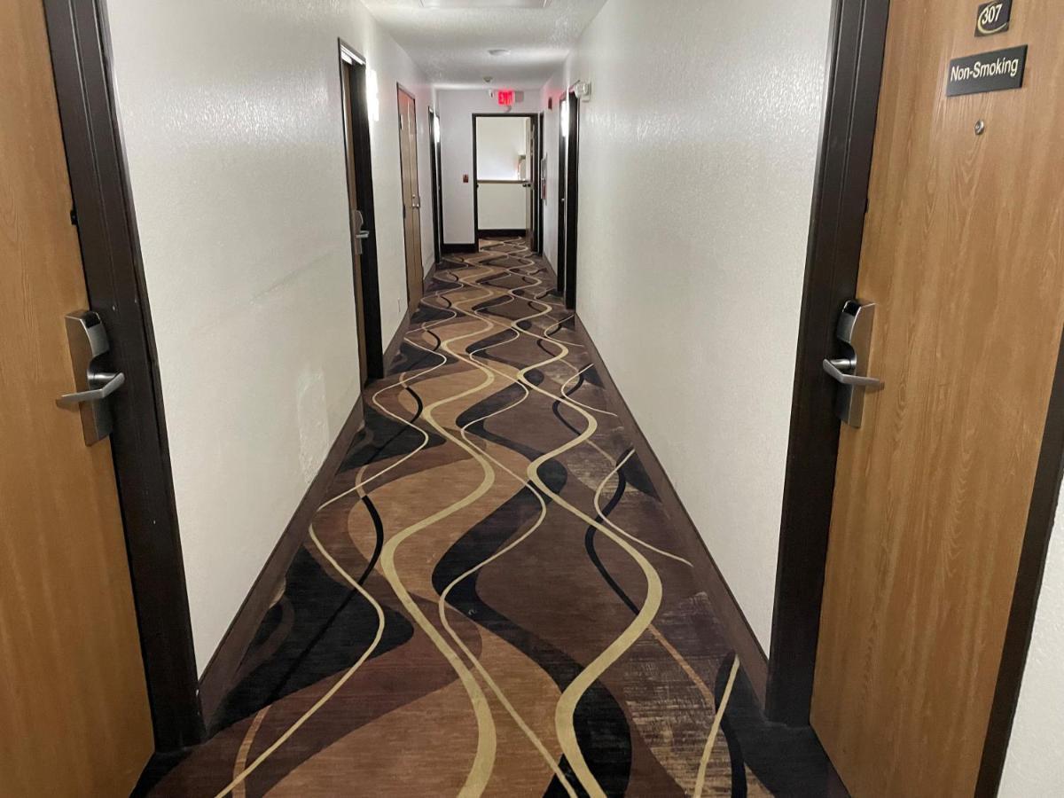 Super 8 By Wyndham Altoona Hotell Eksteriør bilde
