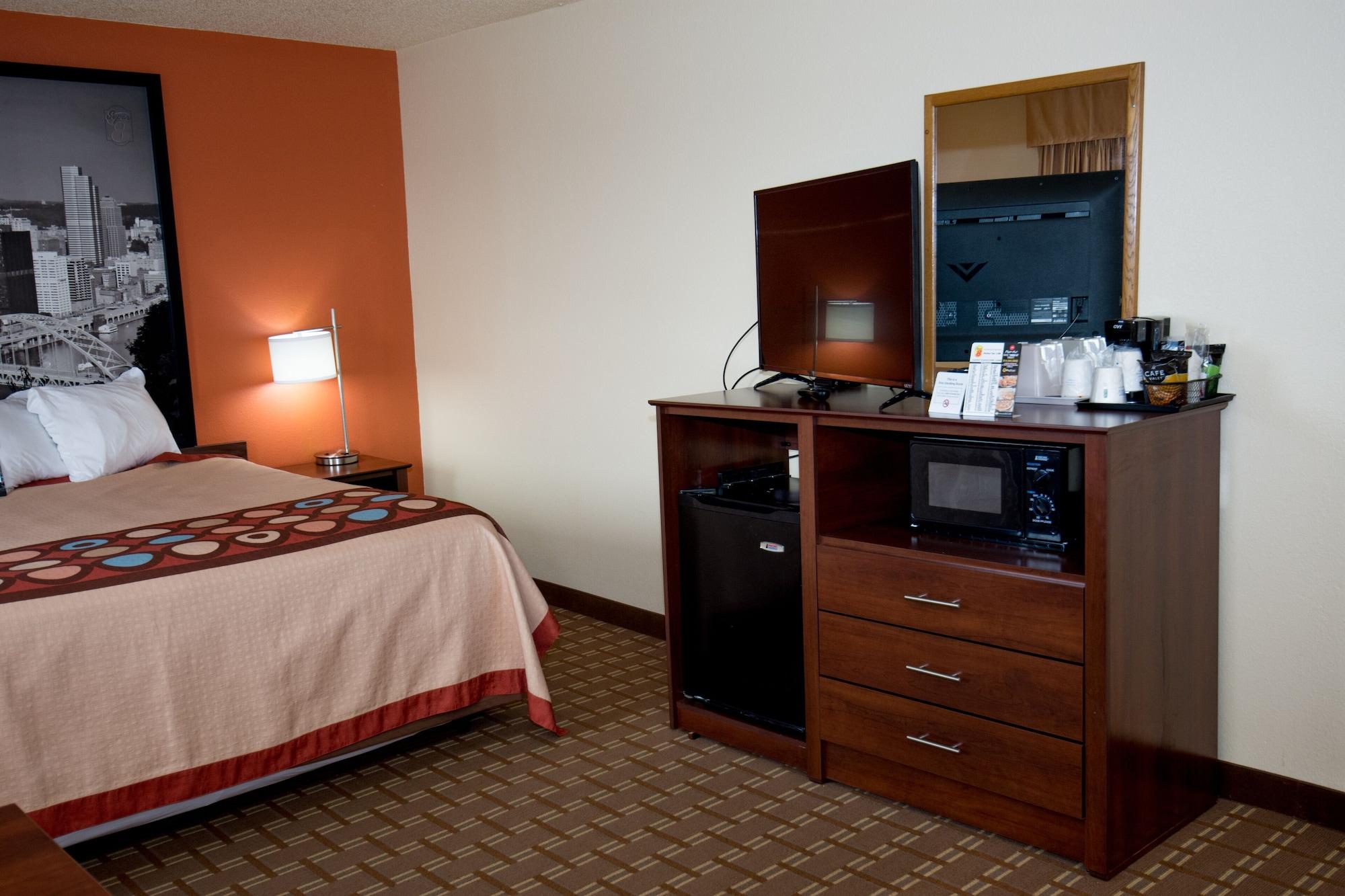 Super 8 By Wyndham Altoona Hotell Eksteriør bilde