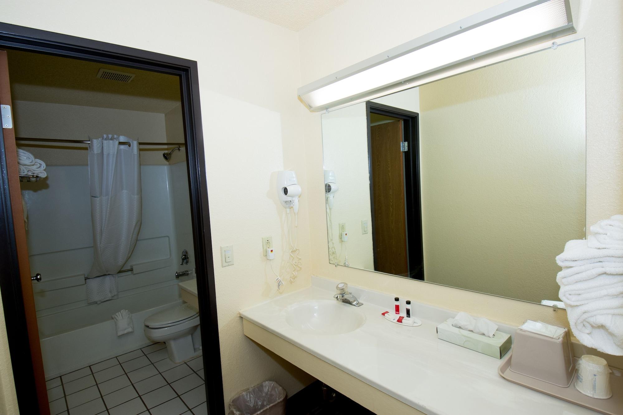 Super 8 By Wyndham Altoona Hotell Eksteriør bilde