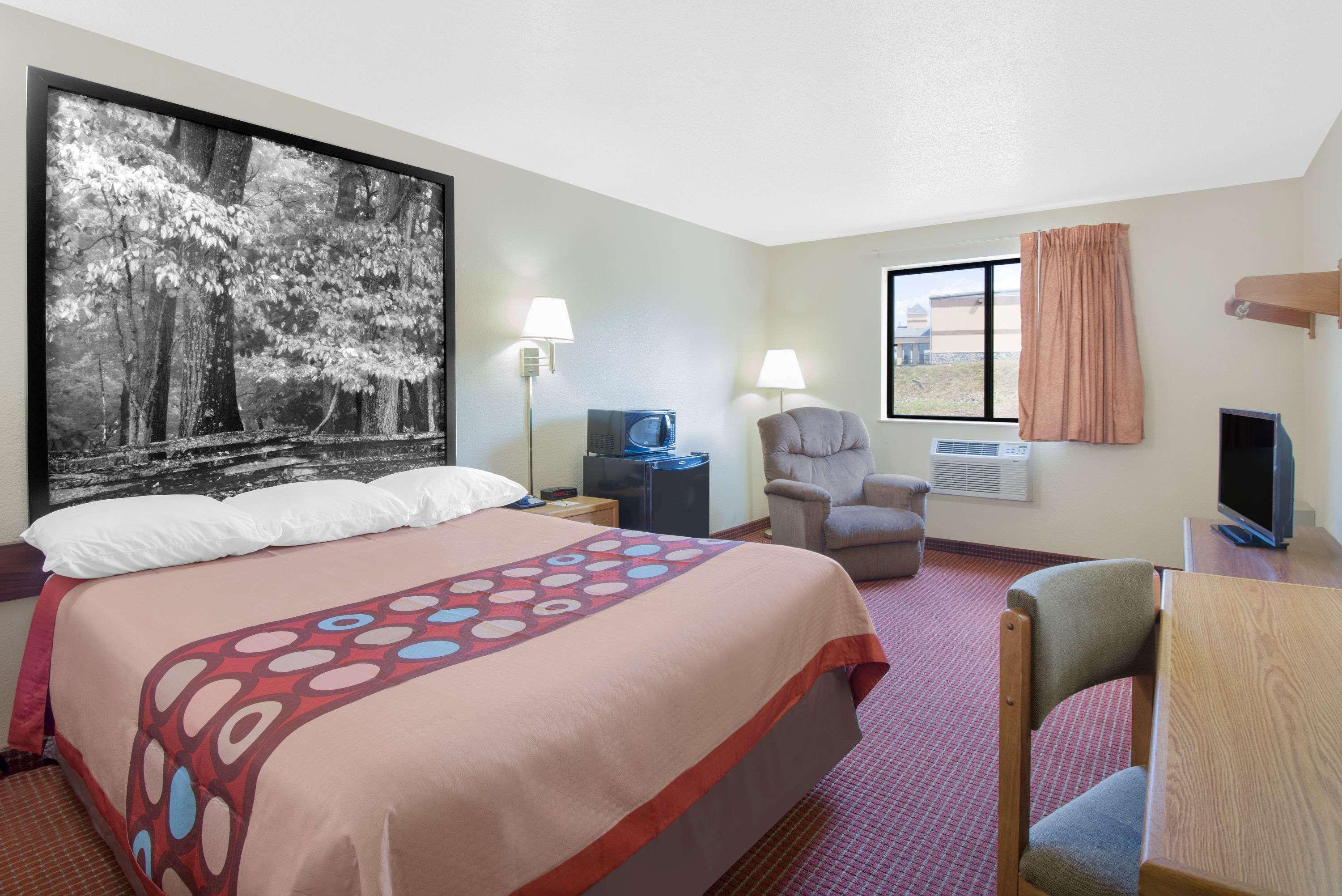 Super 8 By Wyndham Altoona Hotell Eksteriør bilde