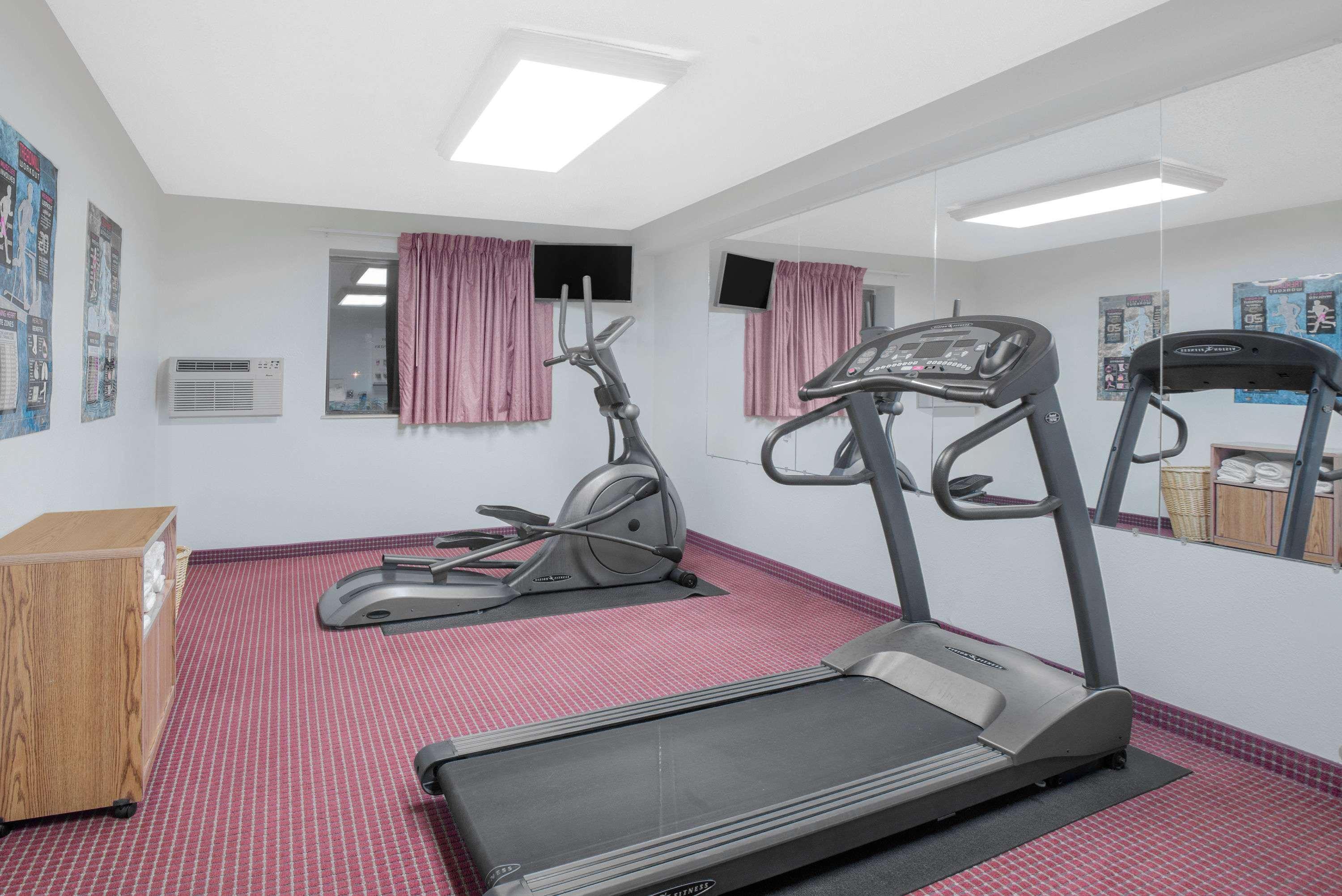 Super 8 By Wyndham Altoona Hotell Eksteriør bilde