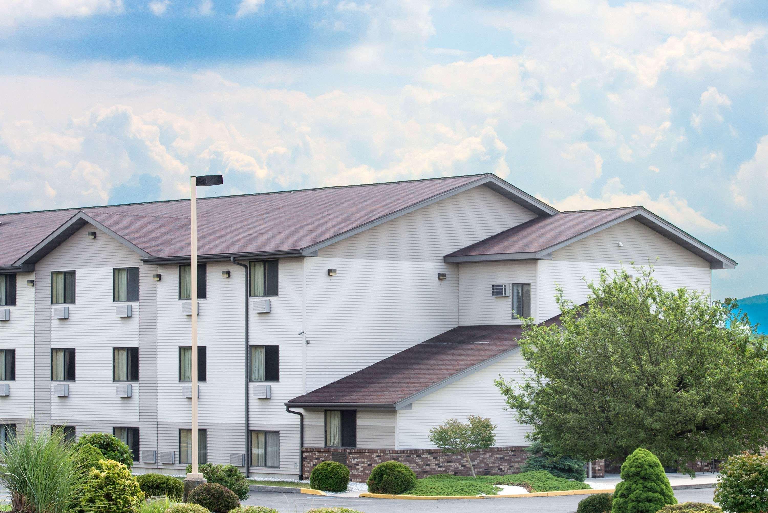 Super 8 By Wyndham Altoona Hotell Eksteriør bilde